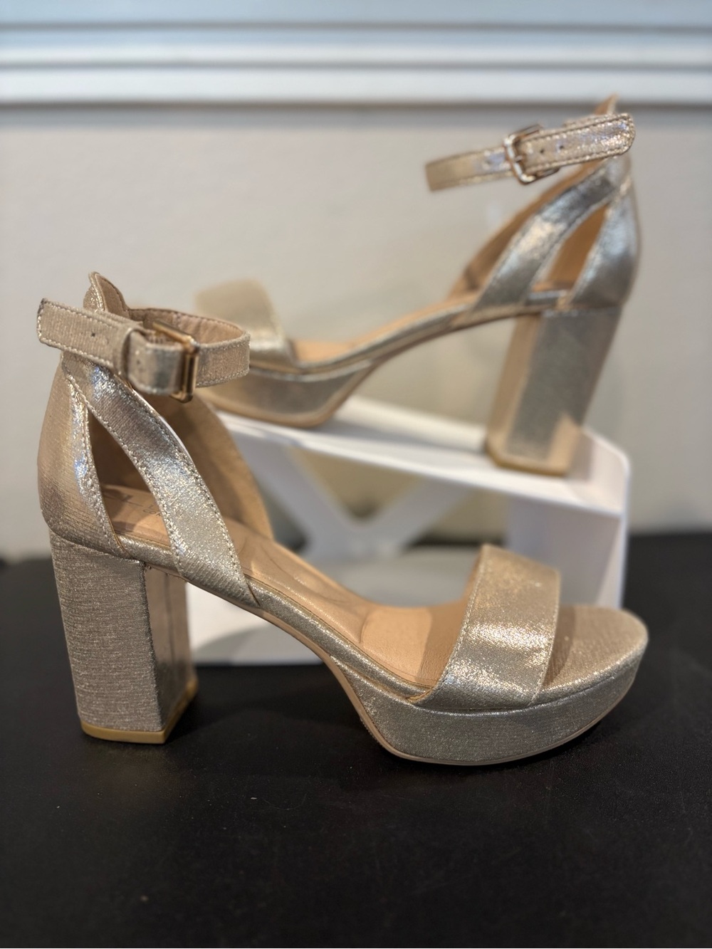 CL by LaundryWomen's Go On Super Platform Heel Suede Starstone Gold Sz 7